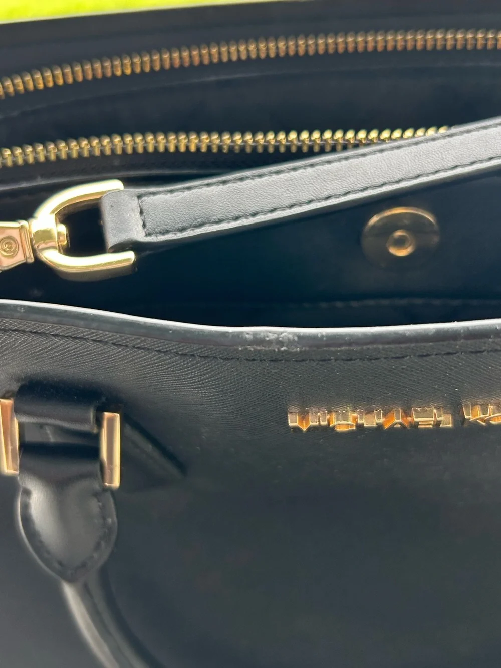 Michael Kors Sheila Medium Satchel Shoulder Bag Center Zip Black